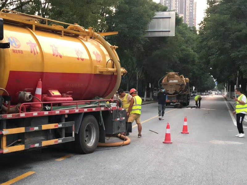 昆明官渡区经开区拓翔路下水道疏通，厕所小便池抽粪